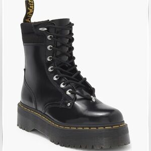 Like New. DR.MARTENS Jadon HDW II Platform Boot